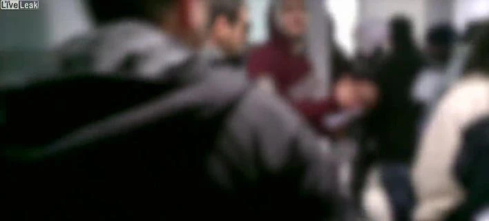 Καρέ-καρέ το «ντου» του Ρουβίκωνα σε εταιρεία ιχθυοκαλλιέργειας – Καταγγέλλουν ρύπανση του περιβάλλοντος (βίντεο)